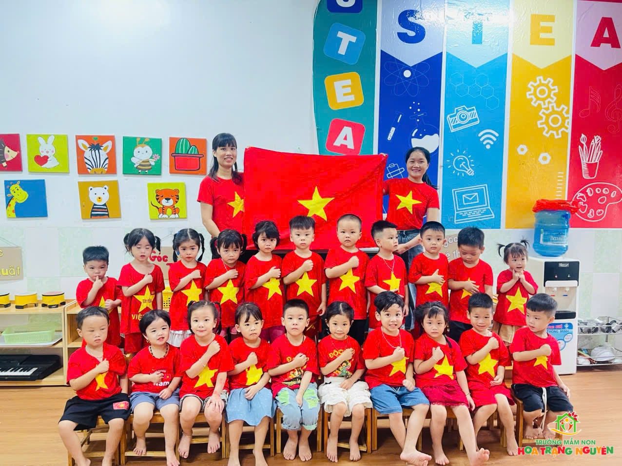 Rực rỡ sắc đỏ tự hào Việt Nam tại Hoa Trạng Nguyên